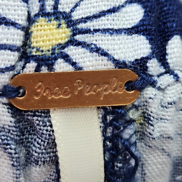 Free People Offbeat Pull On Shorts Womens XL Navy Ditsy Daisy Boho Fesitval New - Picture 5 of 11